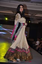 Model walk the ramp at Umeed-Ek Koshish charitable fashion show in Leela hotel on 9th Nov 2012 (70).JPG